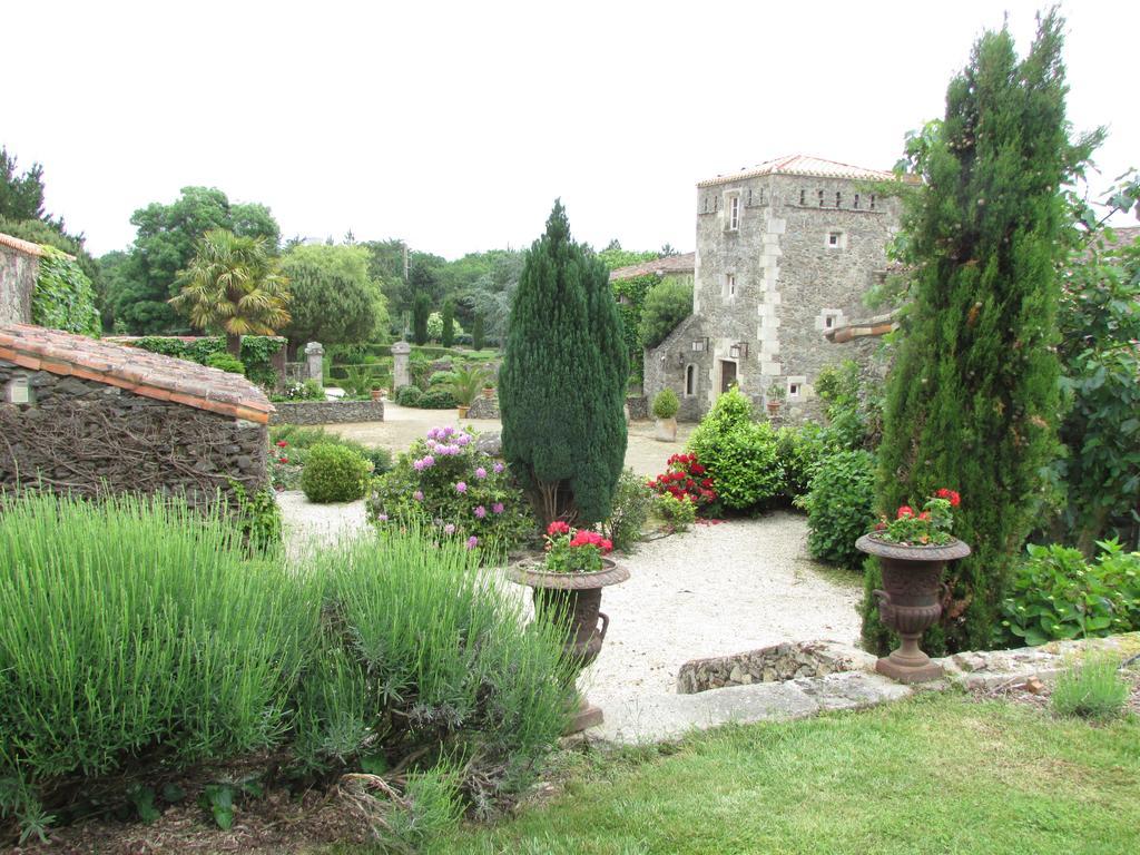 Logis De La Robliniere Bed and Breakfast Landevieille Exteriör bild