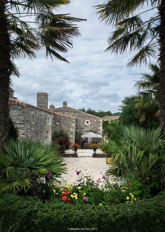Logis De La Robliniere Bed and Breakfast Landevieille Exteriör bild
