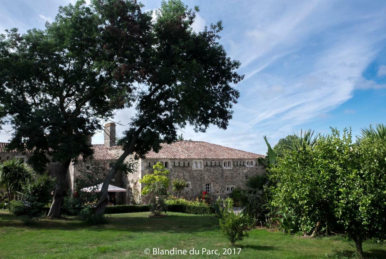 Logis De La Robliniere Bed and Breakfast Landevieille Exteriör bild